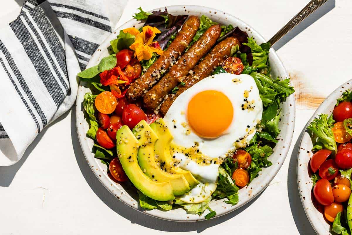 Savory Twist: Breakfast Salad with Everything Bagel Seasoning